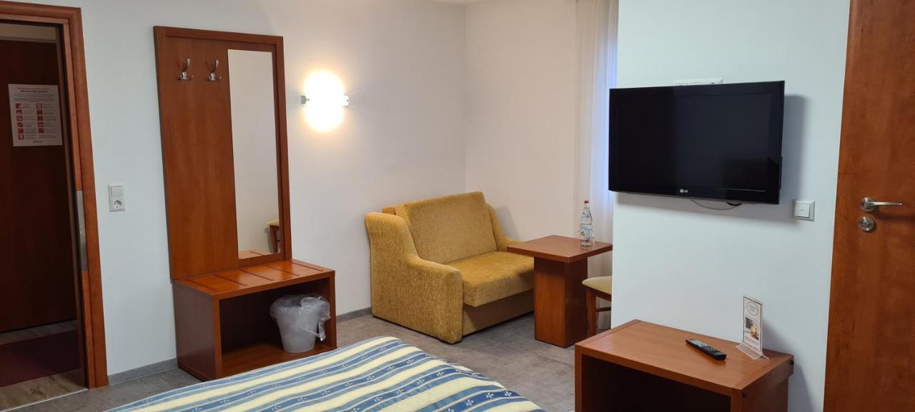 Drive In Hotel 3*